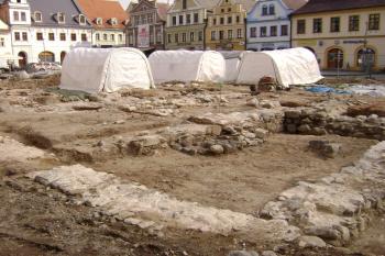 archeologické výkopy na náměstí, před povodní 1 (© Daniel Šmidrkal, 07/2010)