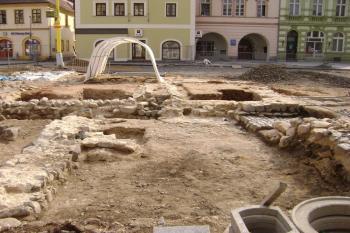 archeologické výkopy na náměstí, před povodní 2 (© Daniel Šmidrkal, 07/2010)