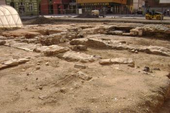 archeologické výkopy na náměstí, před povodní 3 (© Daniel Šmidrkal, 07/2010)