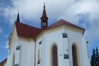 presbytář kostela ( © Milan Caha 03/2010)