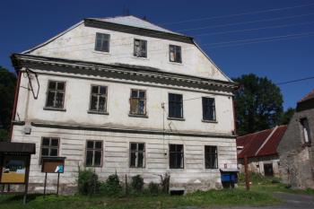 Východní průčelí panského domu ( © Ivan Grisa 07/2011)