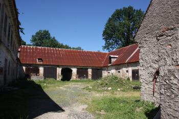 Pohled do dvora ( © Ivan Grisa 07/2011)