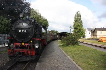 Kolejiště úzkorozchodné dráhy v Žitavě  s lokomotivou 99-758 ( © Ivan Grisa 07/2011)
