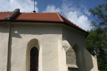 Presbytář od jihu ( © Ivan Grisa 07/2011)