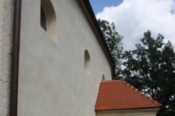 Jižní stěna kostela a předsíň ( © Ivan Grisa 07/2011)