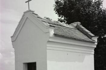 kaplička u rozhledny (© radek dohnálek, 07/2010)