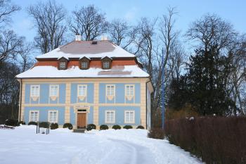 Čelo zámku ( © Martin  Kabeláč 01/2010)