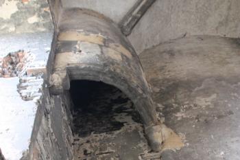 Královský palác: západní místnost s krbem ( © Ivan Grisa 09/2011)