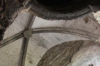 Královský palác: klenba západní místnosti s krbem ( © Ivan Grisa 09/2011)