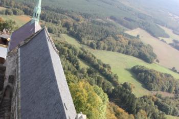 Velká věž: pohled na střechu královského paláce a hradní kaple ( © Ivan Grisa 09/2011)