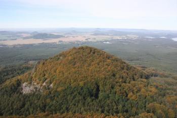 Velká věž: pohled na Malý Bezděz ( © Ivan Grisa 09/2011)