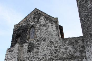 Purkrabství: západní průčelí z nádvoří dolního hradu ( © Ivan Grisa 09/2011)