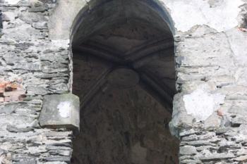 Královský palác: průhled z nádvoří do velkého sálu ( © Ivan Grisa 09/2011)