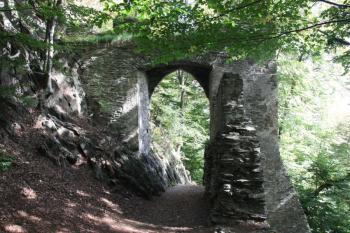 II. brána: pohled od západu ( © Ivan Grisa 09/2011)