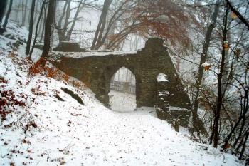 Vstupní cesta - IV. brána (© Petr Kocháň 4.12.2005)