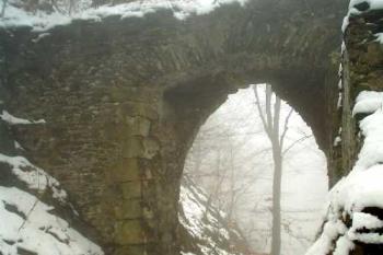 Vstupní cesta - III. brána (© Petr Kocháň 4.12.2005)