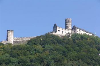 Pohled z hlavní cesty (© Dušan Lipár, 11/2006)