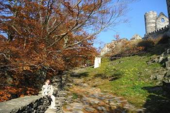 Podzimní Bezděz (© Kamil Malát, 10/2005)