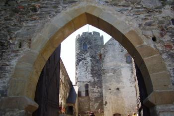 vchod do hradu (© rodo chrozit, 07/2006)