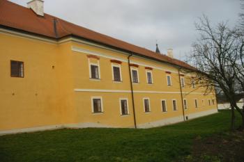 jižní strana zámku (© D Dohňanský, 01/2016)