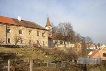 Zámek v Okříškách - pohled z jižní strany (© Bohuslav Buďa, 02/2008)