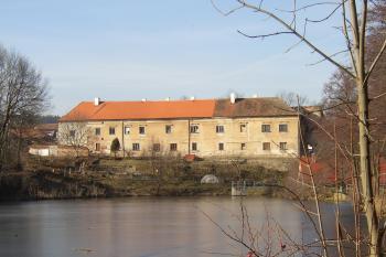 zámek v Okříškách (© Bohuslav Buďa, 02/2008)