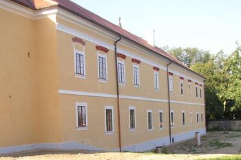 Zámek v Okříškách (© Bohuslav Buďa, 08/2009)
