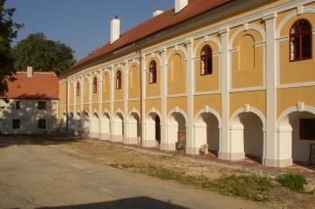 Zámek v Okříškách (© Bohuslav Buďa, 08/2009)