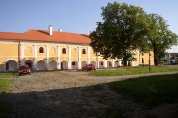 Zámek v Okříškách (© Bohuslav Buďa, 08/2009)