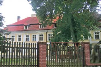 Zámek v Těchobuzi ( © Pavel Vítek 06/2011)