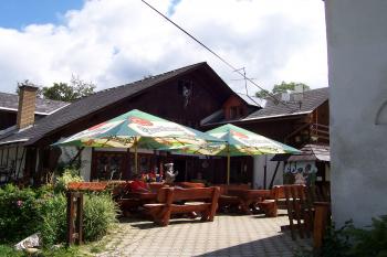Jeseník – kaple sv. Anny na Křížovém vrchu – pohled na restauraci stojící hned u kostelíku (© Ivo Rozehnal, 07/2011)