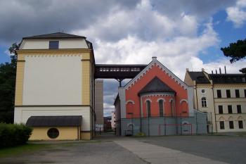 pohled ze dvora (© Ivo Rozehnal, 07/2011)