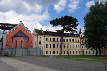 pohled ze dvora (© Ivo Rozehnal, 07/2011)