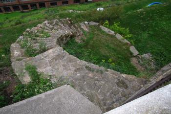 zbytek jedné z pěti bašt městského opevnění (© Rodochrozit, 09/2012)