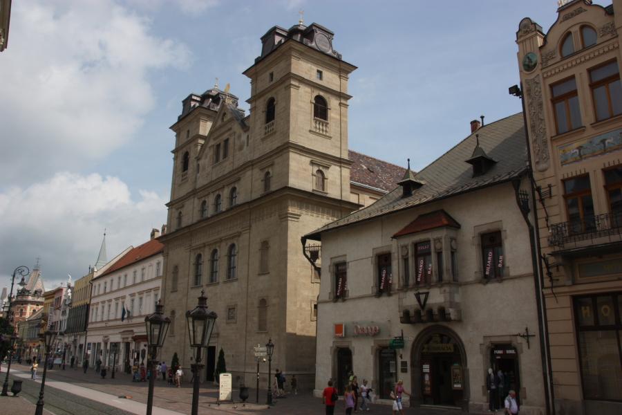 jezuitská kolej/premonstrátský dům s kostelem Nejsvětější Trojice