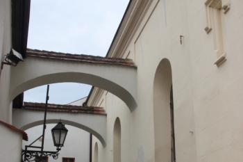 Západní stěna kostela ( © Ivan Grisa 07/2011)