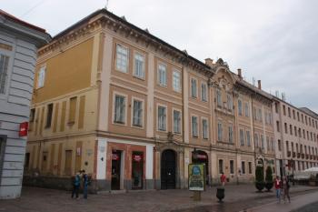 Východní průčelí voršilského areálu (do Hlavní ulice) ( © Ivan Grisa 07/2011)