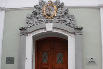 Uliční portál východního křídla kláštera ( © Ivan Grisa 10/2011)