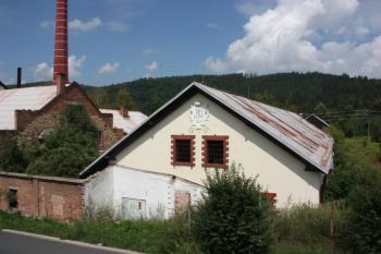 Huť František: hospodářská budova od jihu ( © Ivan Grisa 08/2011)