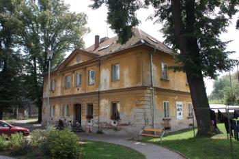Ředitelský dům Staré hutě: pohled od severozápadu ( © Ivan Grisa 08/2011)
