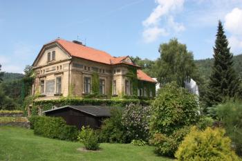 Ředitelská vila od jihozápadu ( © Ivan Grisa 08/2011)