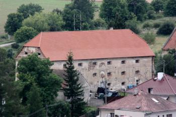 Sýpka od severovýchodu (z věže hradu Žebrák) ( © Ivan Grisa 08/2011)