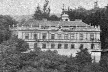 zámek od západu před r. 1912 (© Jan Valchář: Ledečsko a Dolnokralovicko: výňatek z vlastivědného díla Království české, Pavel Körbr, Praha 1912)