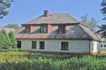 Zámeček v Nejepíně ( © Pavel Vítek 08/2011)