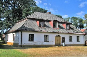 Zámeček v Nejepíně ( © Pavel Vítek 08/2011)
