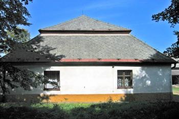 Zámeček v Nejepíně ( © Pavel Vítek 08/2011)