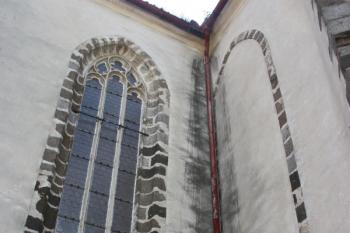 Severovýchodní kout presbytáře a severního ramene transeptu ( © Ivan Grisa 08/2011)