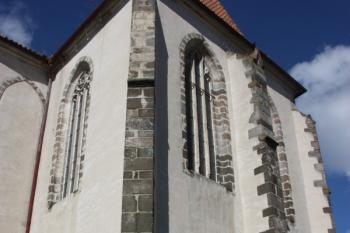 Presbytář od jihovýchodu ( © Ivan Grisa 08/2011)