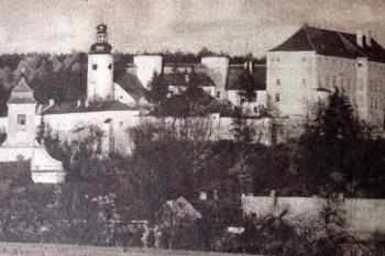 Zámek na staré fotografii otištěné v Pražském ilustrovaném zpravodaji (1935, č. 29) (© anon.)