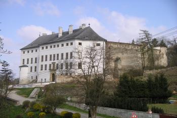 hrad a zámek Úsov (© Vlastislav Mareček, 04/2011)